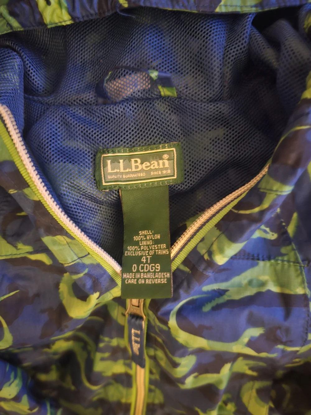 L.L.Bean toddler Discovery rain jacket in size 4T. Fun blue-and-green alligator